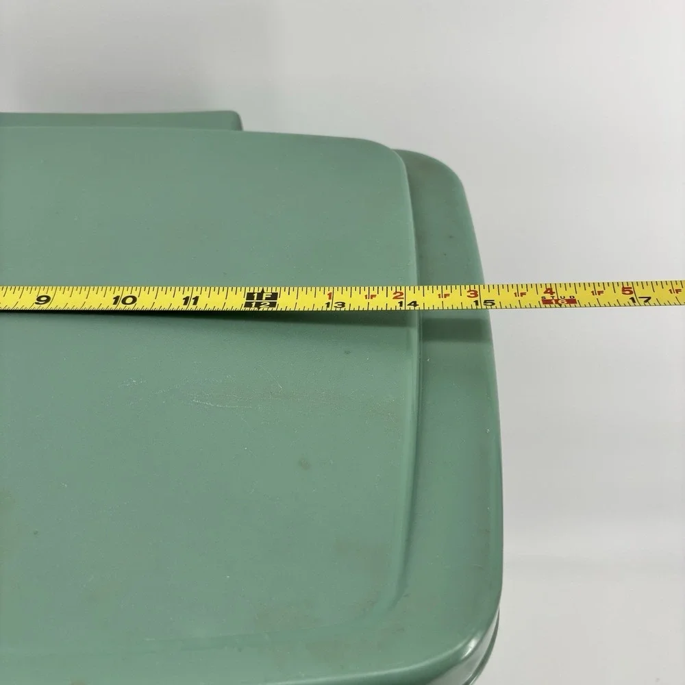 Rubbermaid vintage front